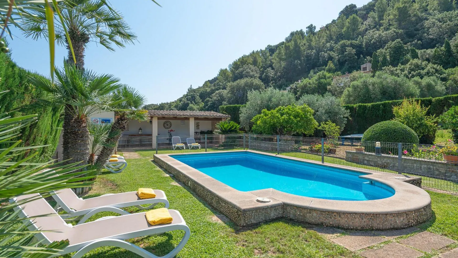 Villa Pont Roma With Pool, Mountain Views & Aircon بويينسا